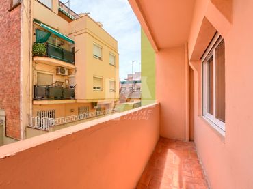 Flat with balcony for sale in Carrer de Santiago