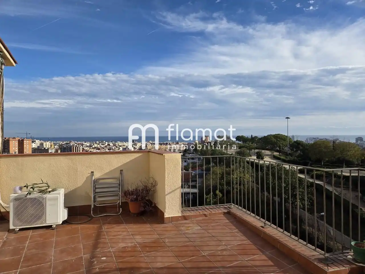 Vista exterior de Dúplex en venta en Badalona con Terraza