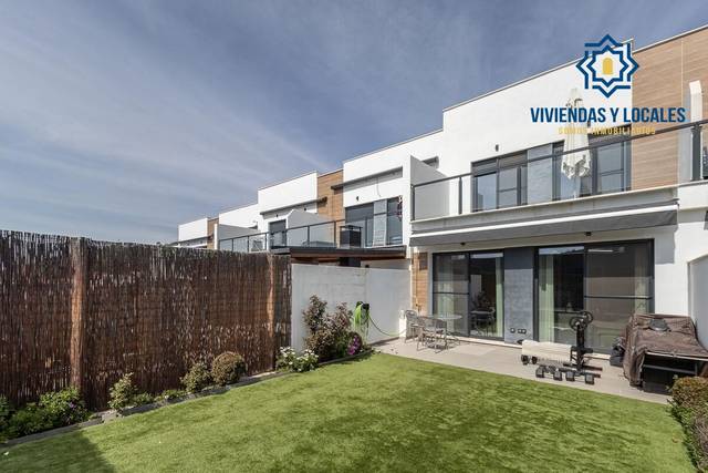 Casa adosada en Venta en Calle SIERRA DE BAZA en Lancha del Genil