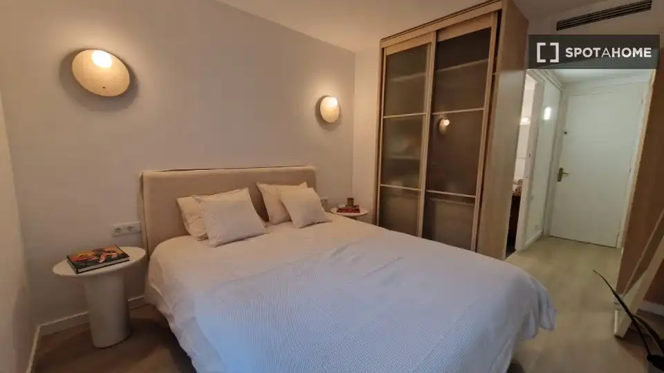 Dormitori de Apartament per a compartir en Gavà amb Aire condicionat, Terrassa i Moblat