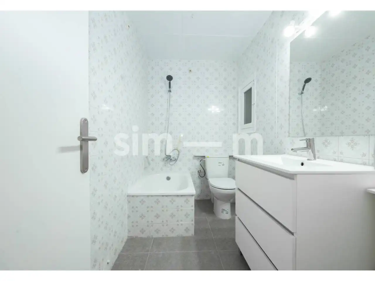 Badezimmer von Wohnung zum Verkauf in Vic mit Heizung und Balkon