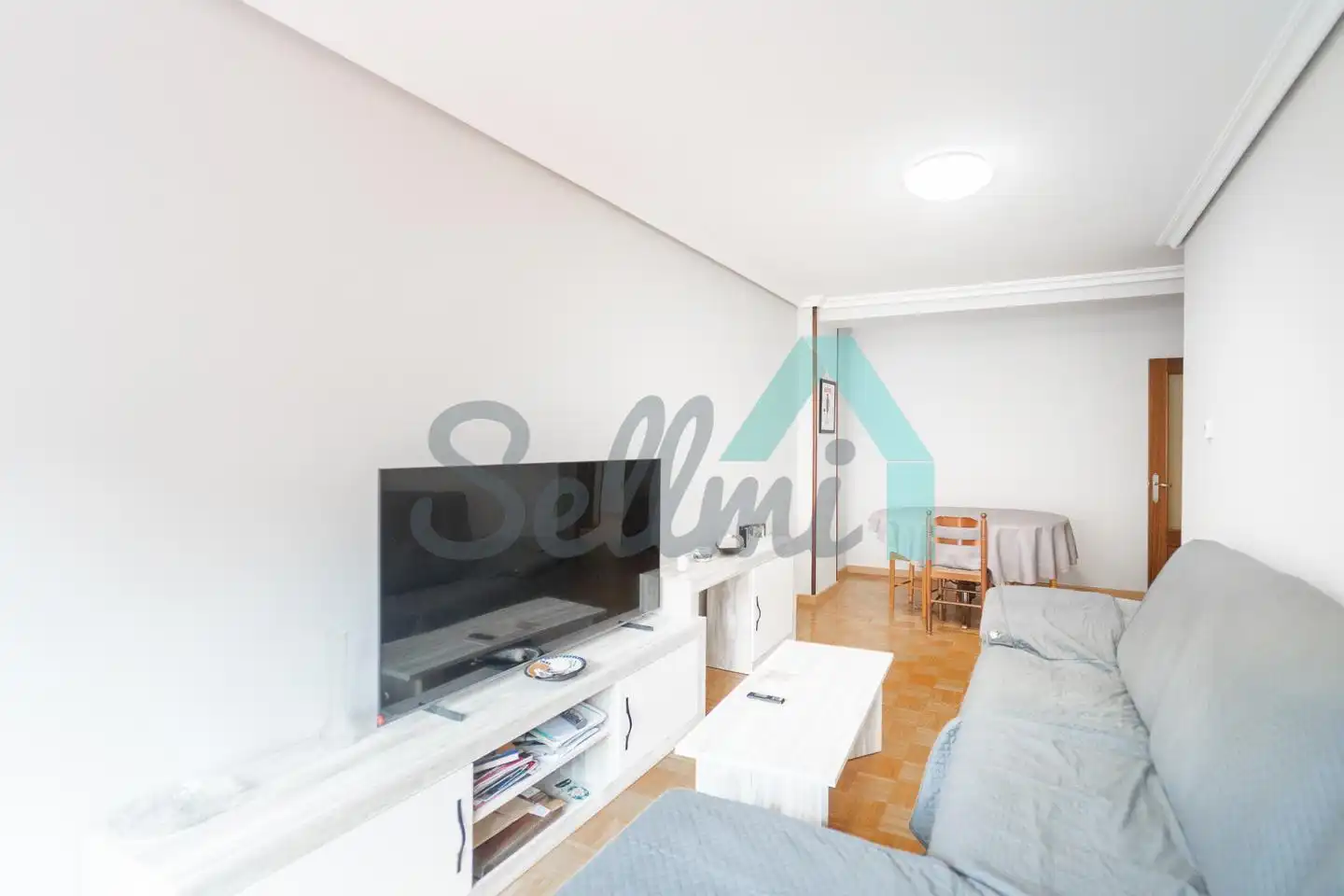 Sala de estar de Piso en venta en Oviedo  con Calefacción, Parquet y Trastero