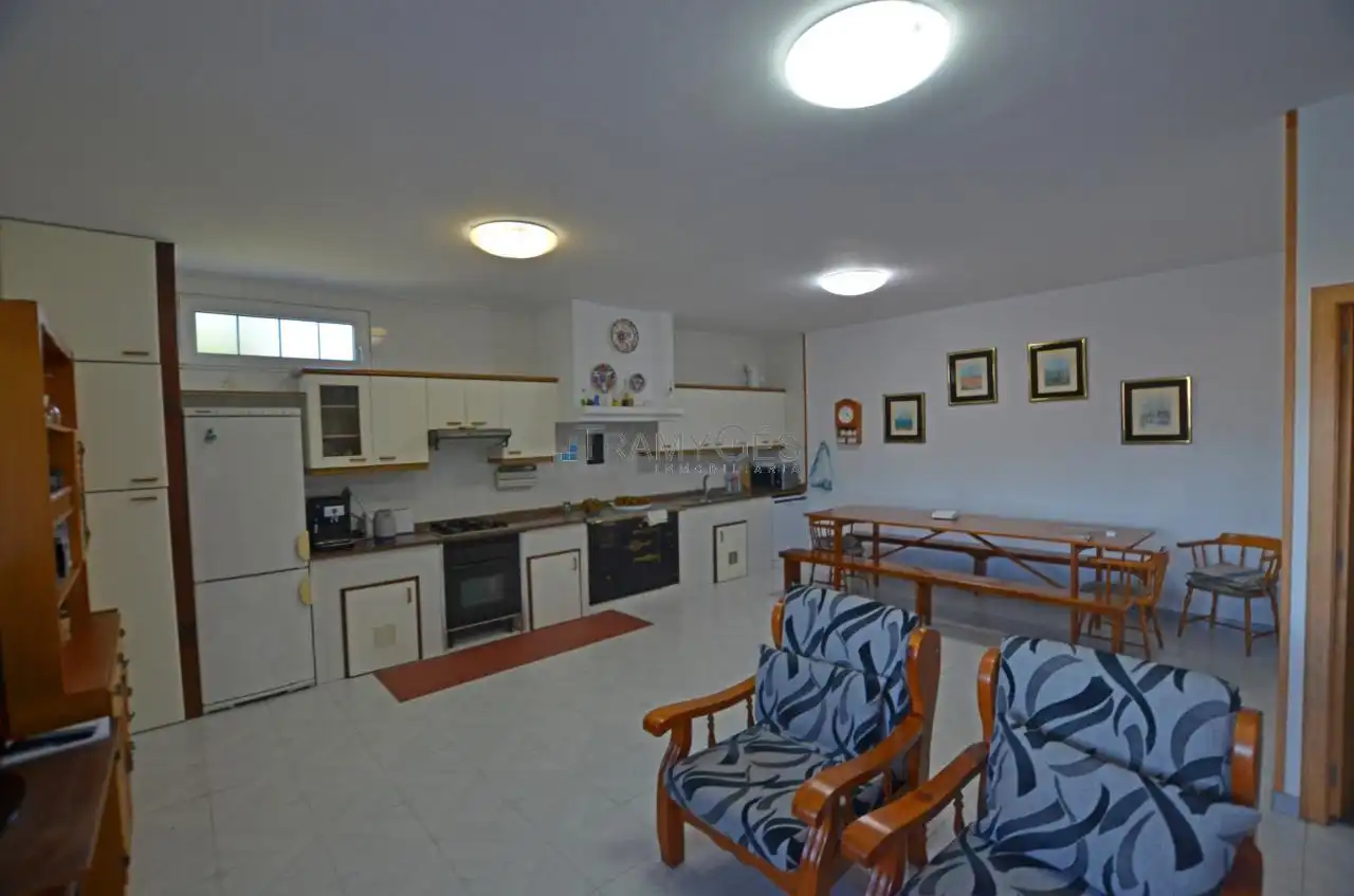 Cuina de Casa o xalet en venda en Redondela amb Calefacció, Jardí privat i Terrassa