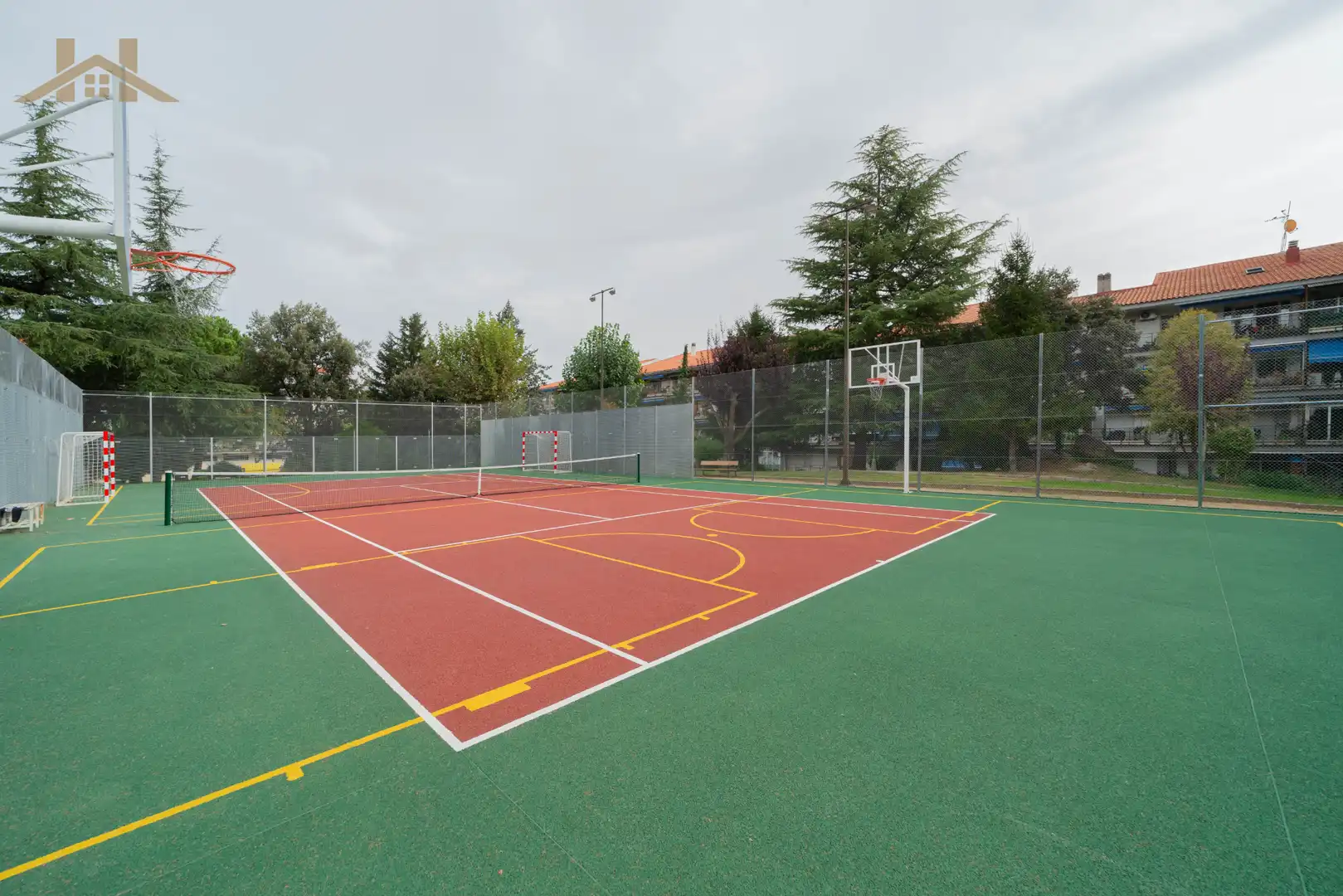 Parking de Piso en venta en Collado Villalba con Calefacción y Piscina comunitaria
