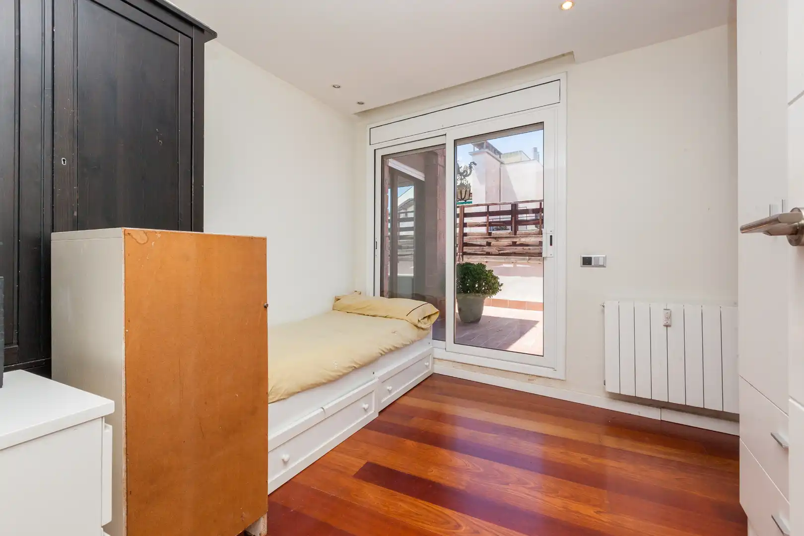 Schlafzimmer von Dachboden zum Verkauf in Barcelona mit Klimaanlage, Terrasse und Abstellraum
