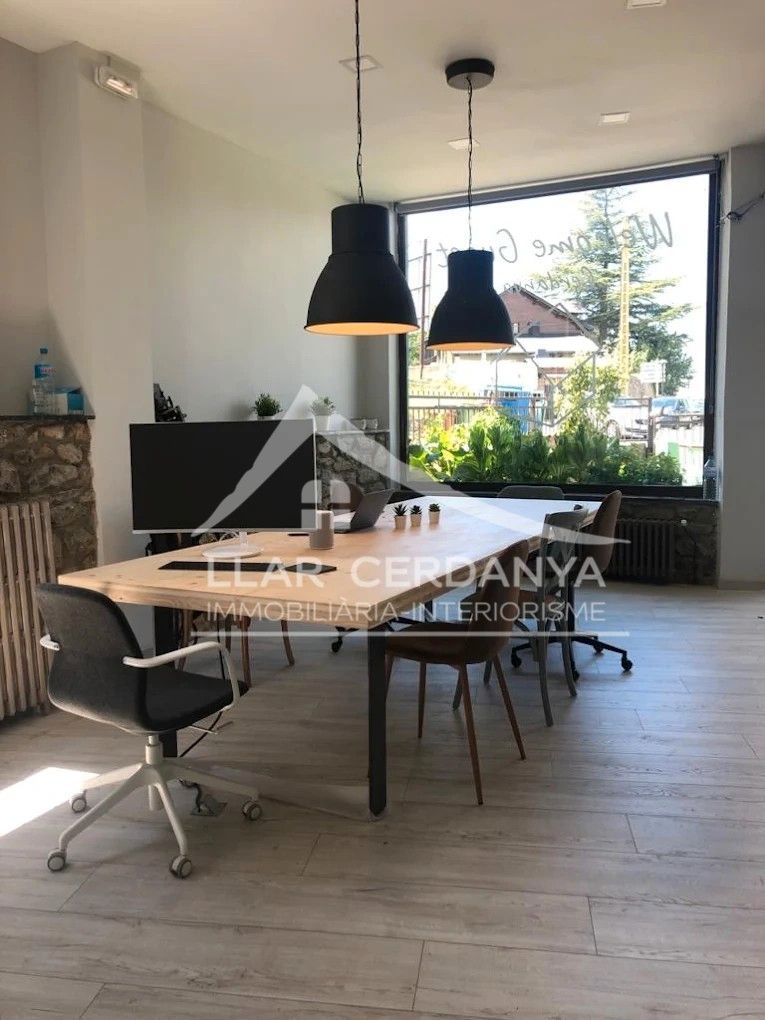 Local en venta en Alp con Calefacción y Parquet
