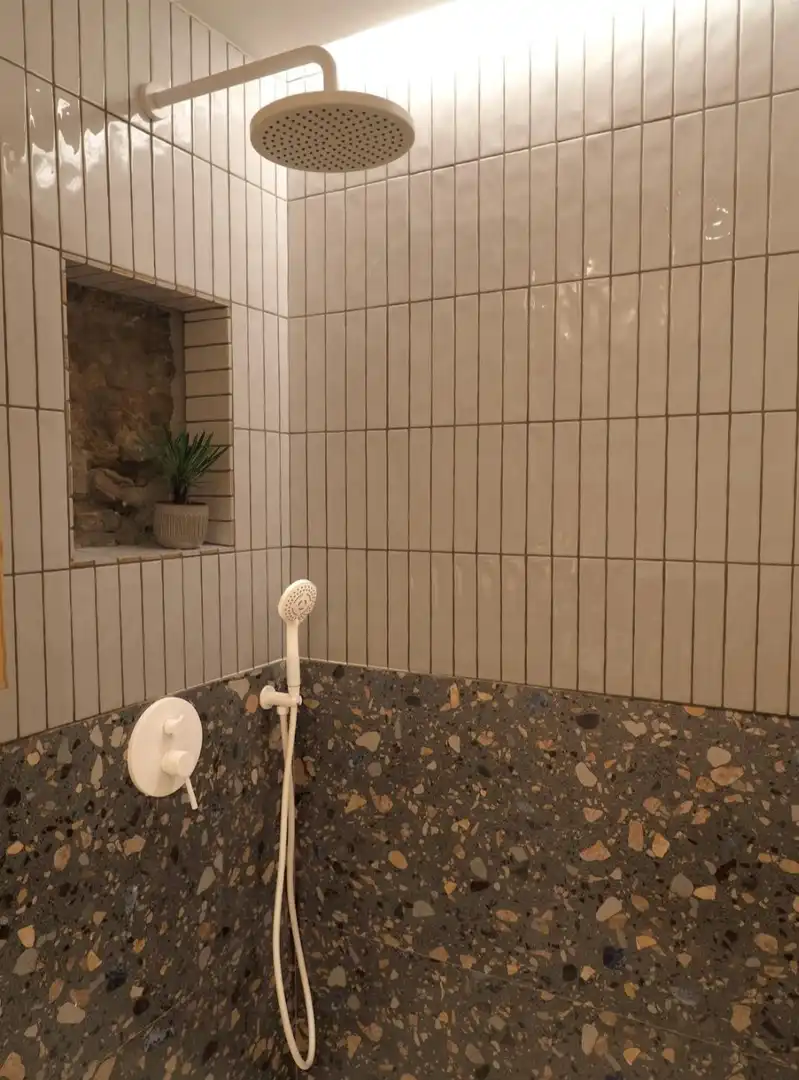 Baño de Apartamento en venta en Barcelona con Calefacción y Alarma