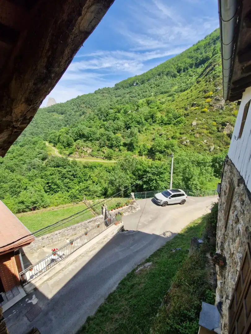 Vista exterior de Casa adosada en venta en Vega de Liébana con Terraza, Trastero y Balcón