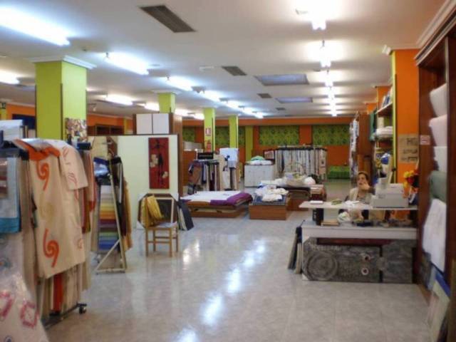 Local comercial en Alquiler en HUCA - La Cadellada