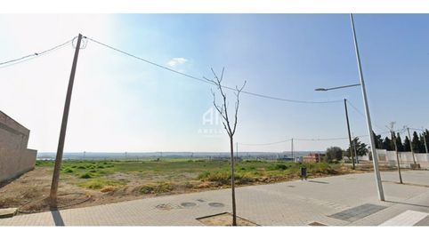 Diseño, jardín y espacio para crecer construye la casa de tus sueños en Alcarràs