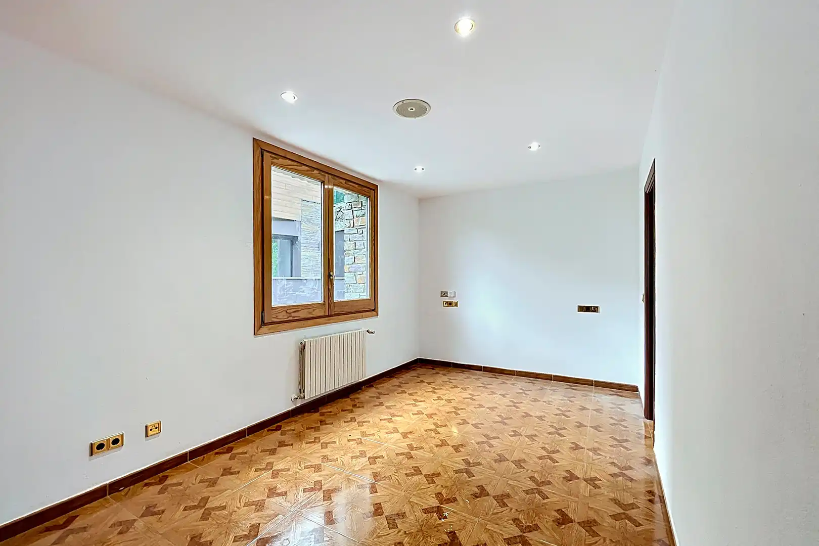 Haus oder Chalet zur Miete in Escaldes – Engordany mit Heizung, Privatgarten und Parkett