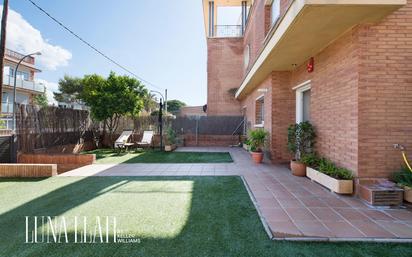 Jardí de Casa adosada en venda en Castelldefels amb Calefacció, Terrassa i Piscina