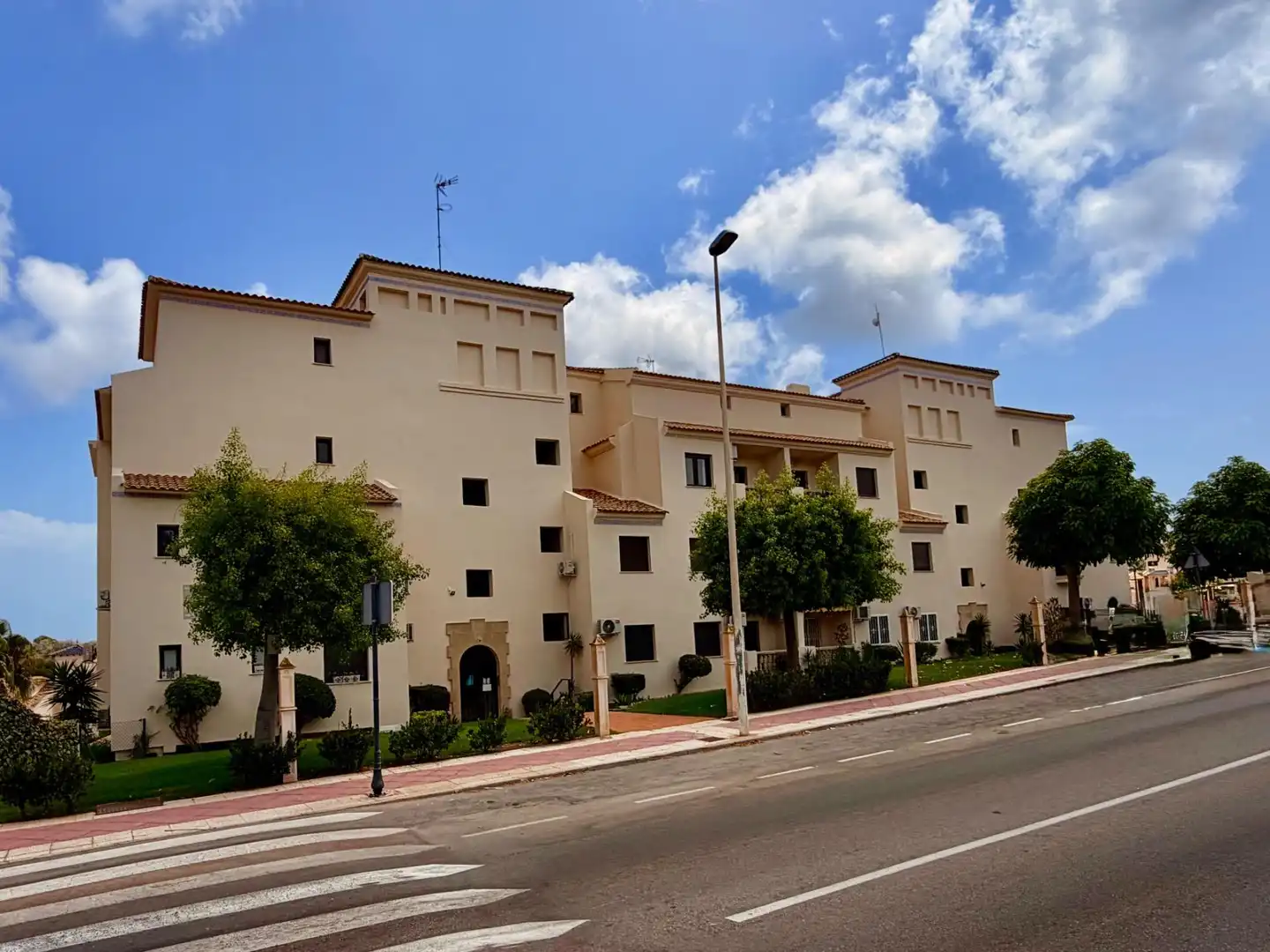 Vista exterior de Àtic en venda en Orihuela amb Aire condicionat, Terrassa i Traster
