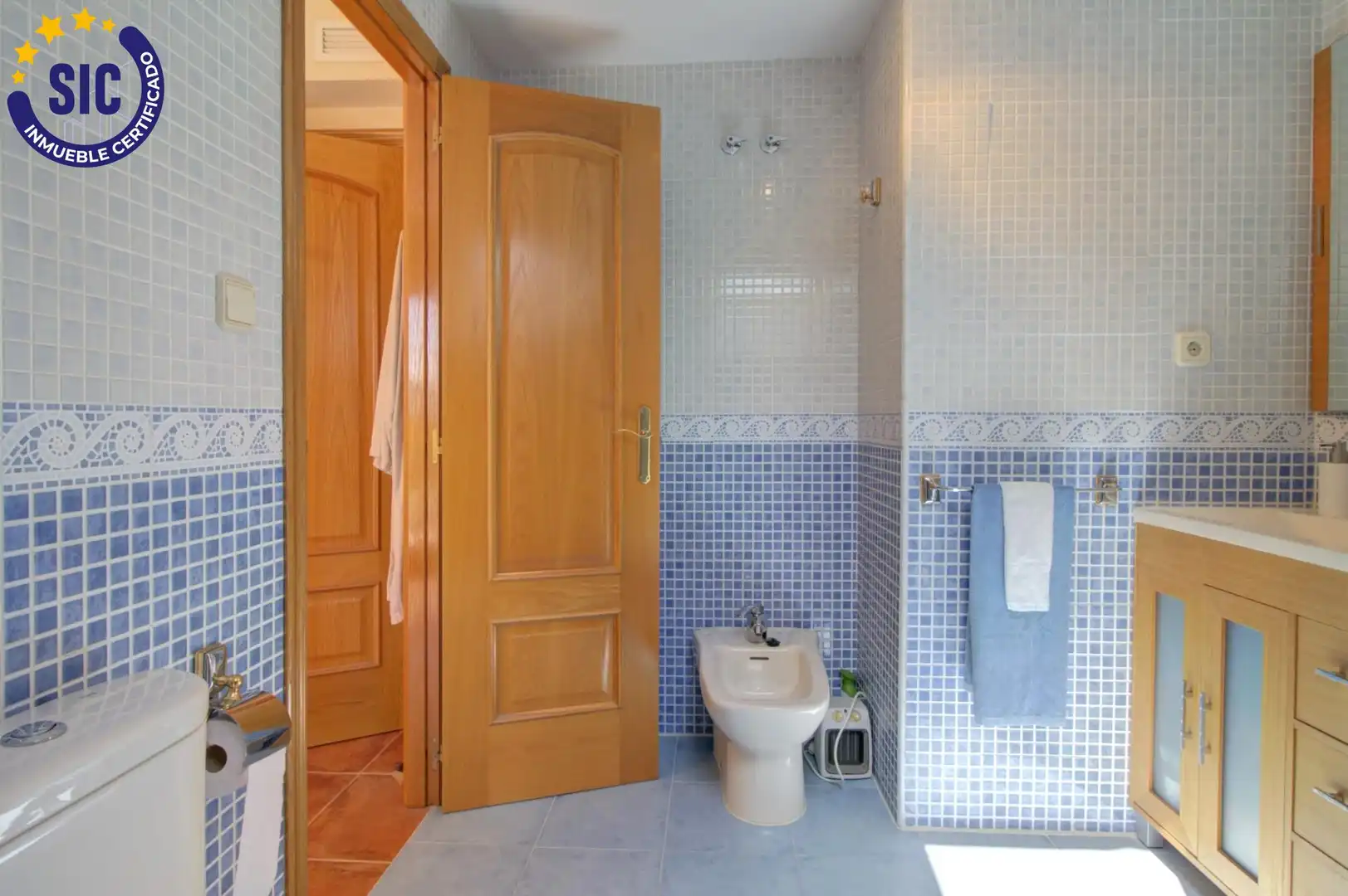Bany de Casa adosada en venda en Sagunto / Sagunt amb Aire condicionat, Calefacció i Jardí privat