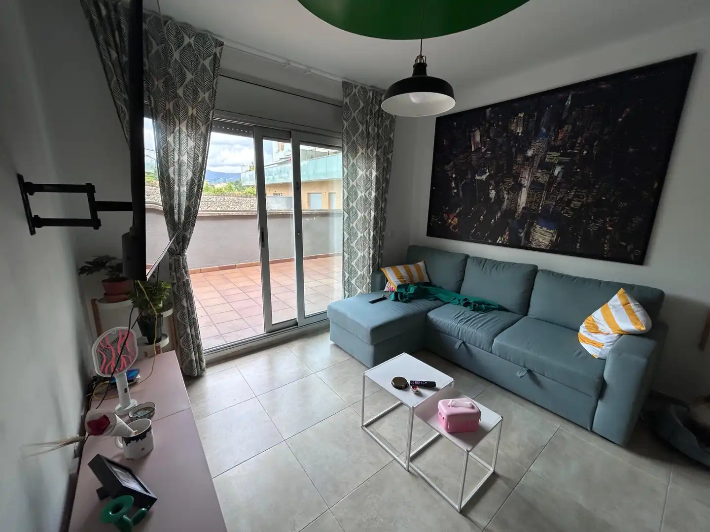 Sala d'estar de Pis en venda en Olot amb Calefacció, Terrassa i Forn