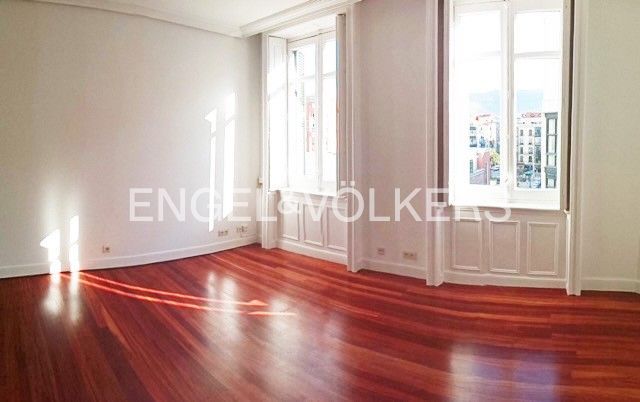 Sala d'estar de Pis de lloguer en Bilbao  amb Calefacció i Parquet