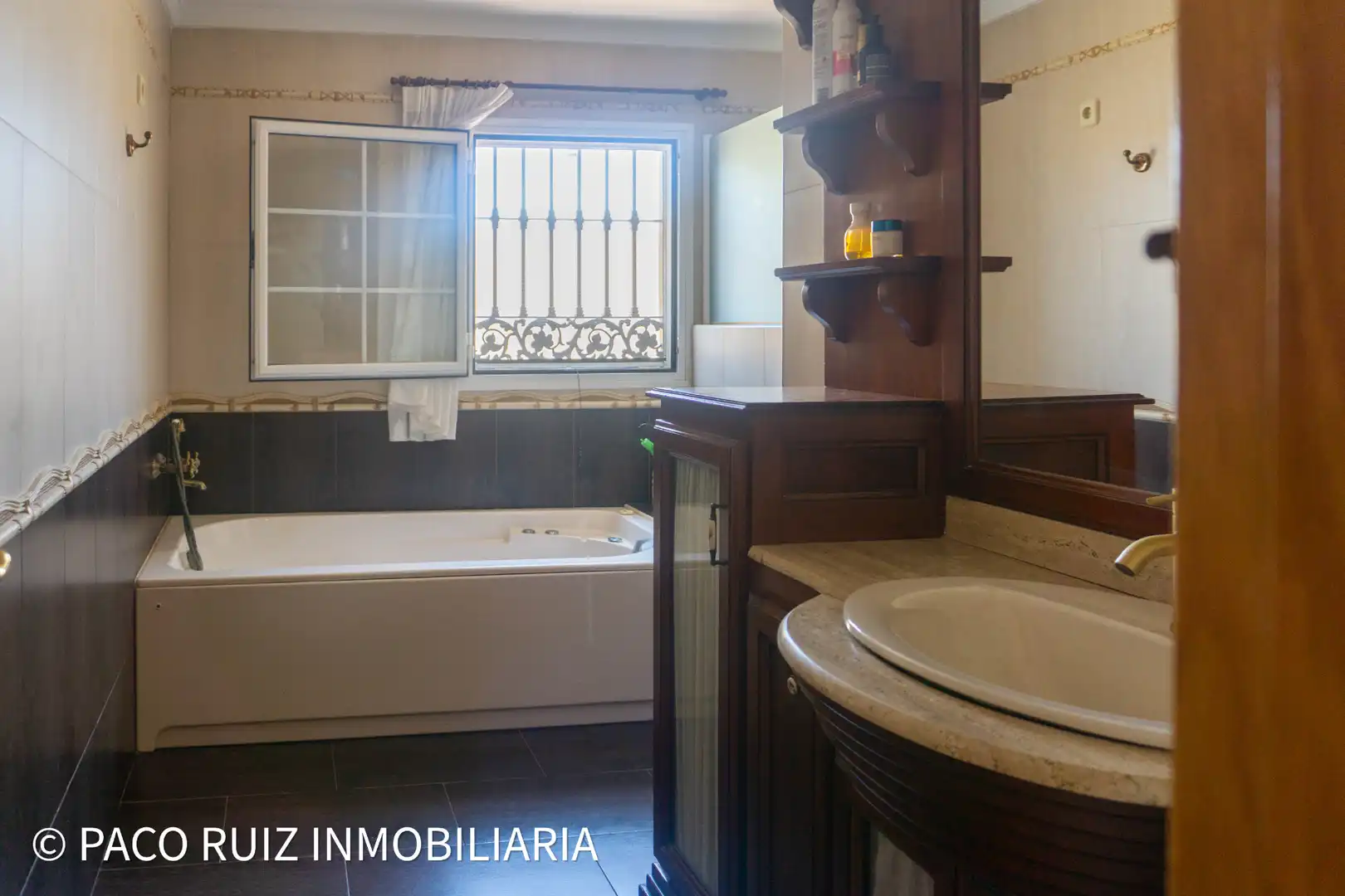 Baño de Casa adosada de alquiler en Almería con Aire acondicionado, Terraza y Amueblado