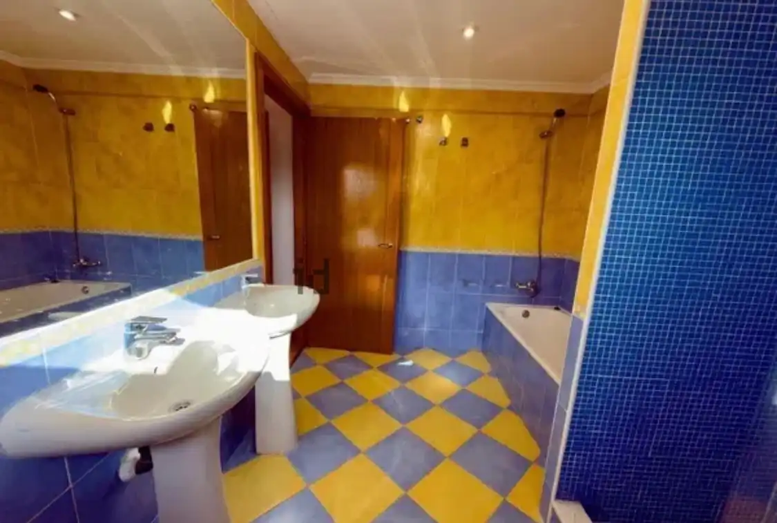 Bany de Casa o xalet en venda en Badajoz amb Aire condicionat, Jardí privat i Terrassa