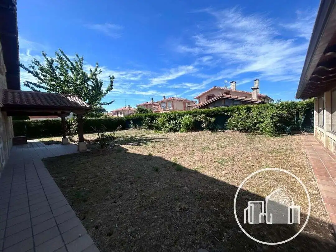 Chalet con piscina en venta en Villarcayo de Merindad de Castilla la Vieja, imagen 4