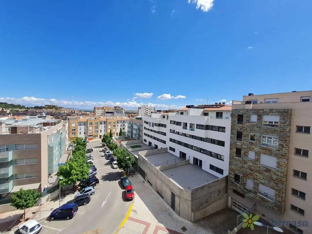 Vista exterior de Ático en venta en Tudela con Calefacción, Terraza y Balcón