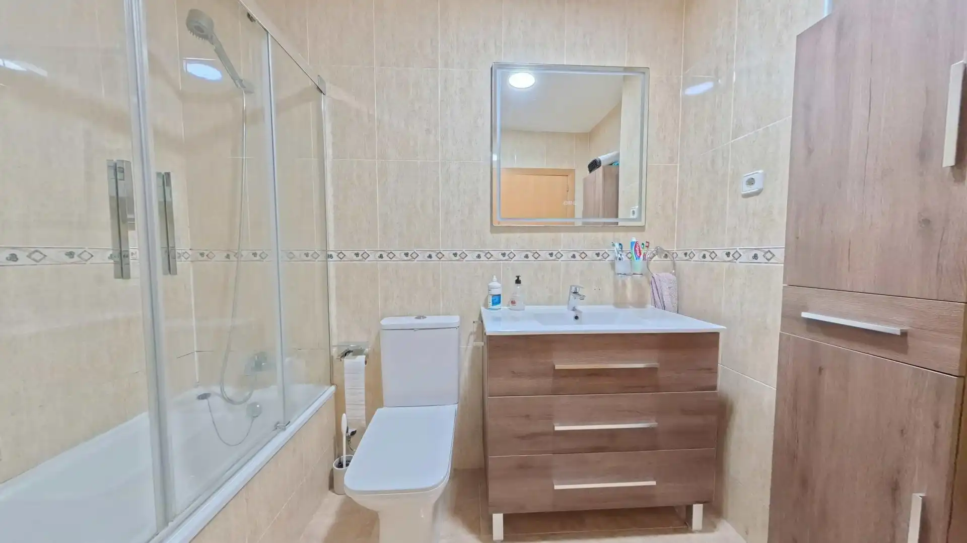 Badezimmer von Wohnung zum Verkauf in Sant Jaume dels Domenys mit Heizung, Schwimmbad und Balkon