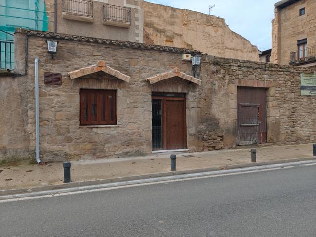 Local comercial en Alquiler en Calle del Crucifijo, 14 en Puente la Reina / Gares