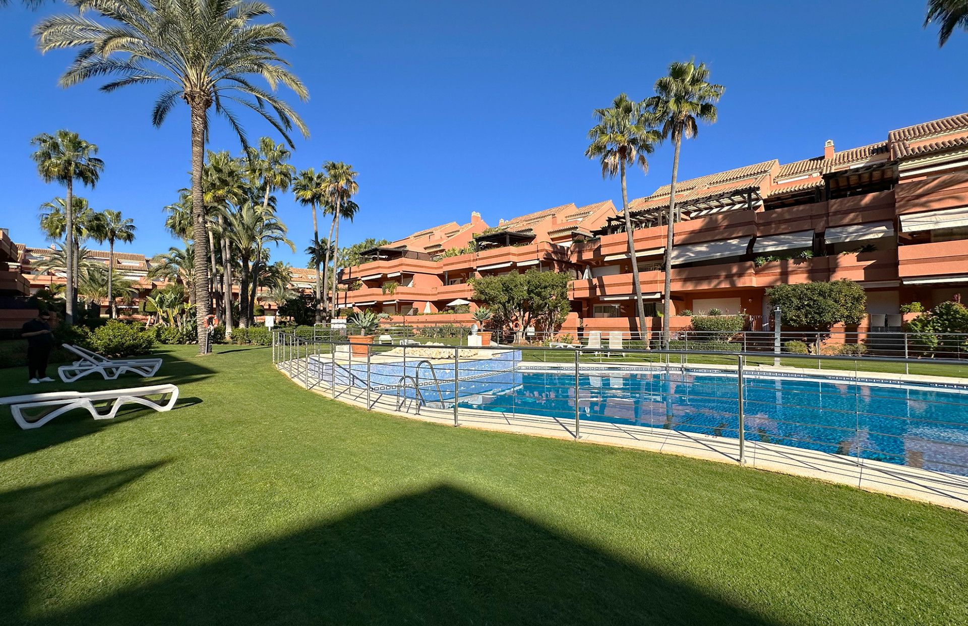 Jardí de Planta baixa en venda en Marbella amb Aire condicionat, Terrassa i Piscina