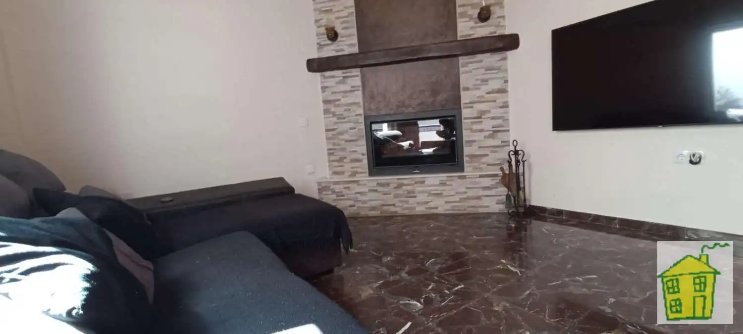 Adossat amb terrassa en venda a Andújar, imagen 5