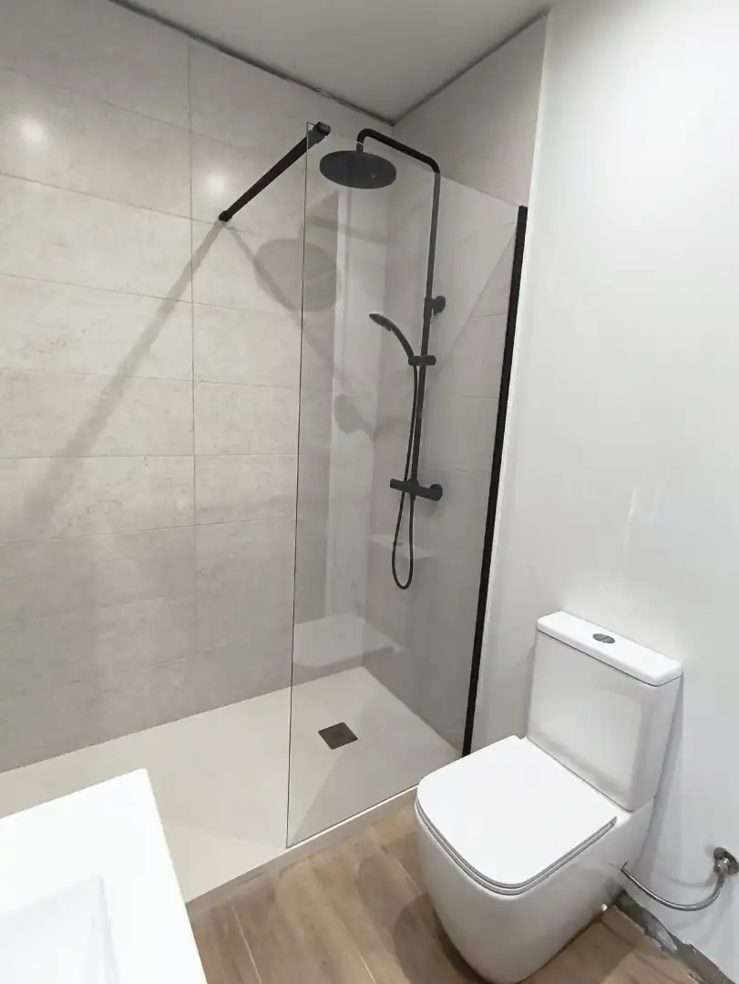 Badezimmer von Wohnung zum Verkauf in Berga mit Heizung, Terrasse und Balkon