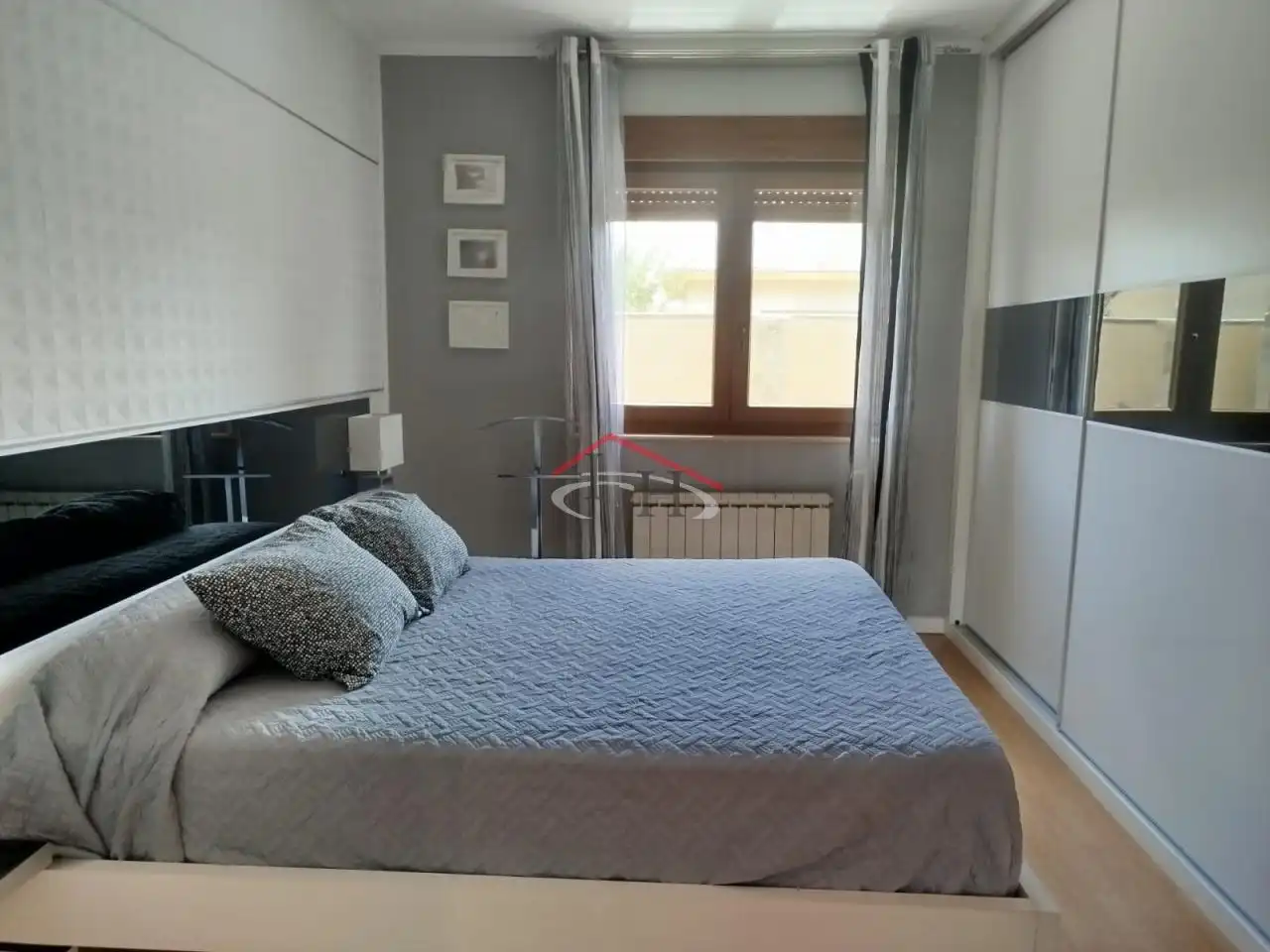 Dormitori de Casa o xalet en venda en Villadangos del Páramo amb Calefacció, Jardí privat i Piscina