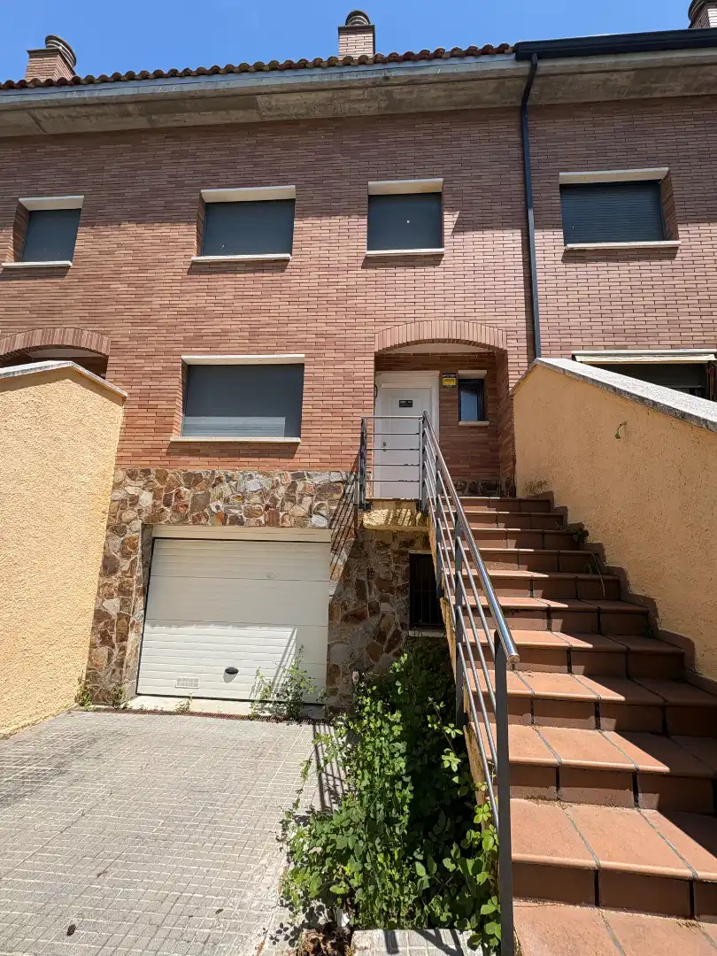 Vista exterior de Casa adosada en venta en Vallgorguina con Jardín privado