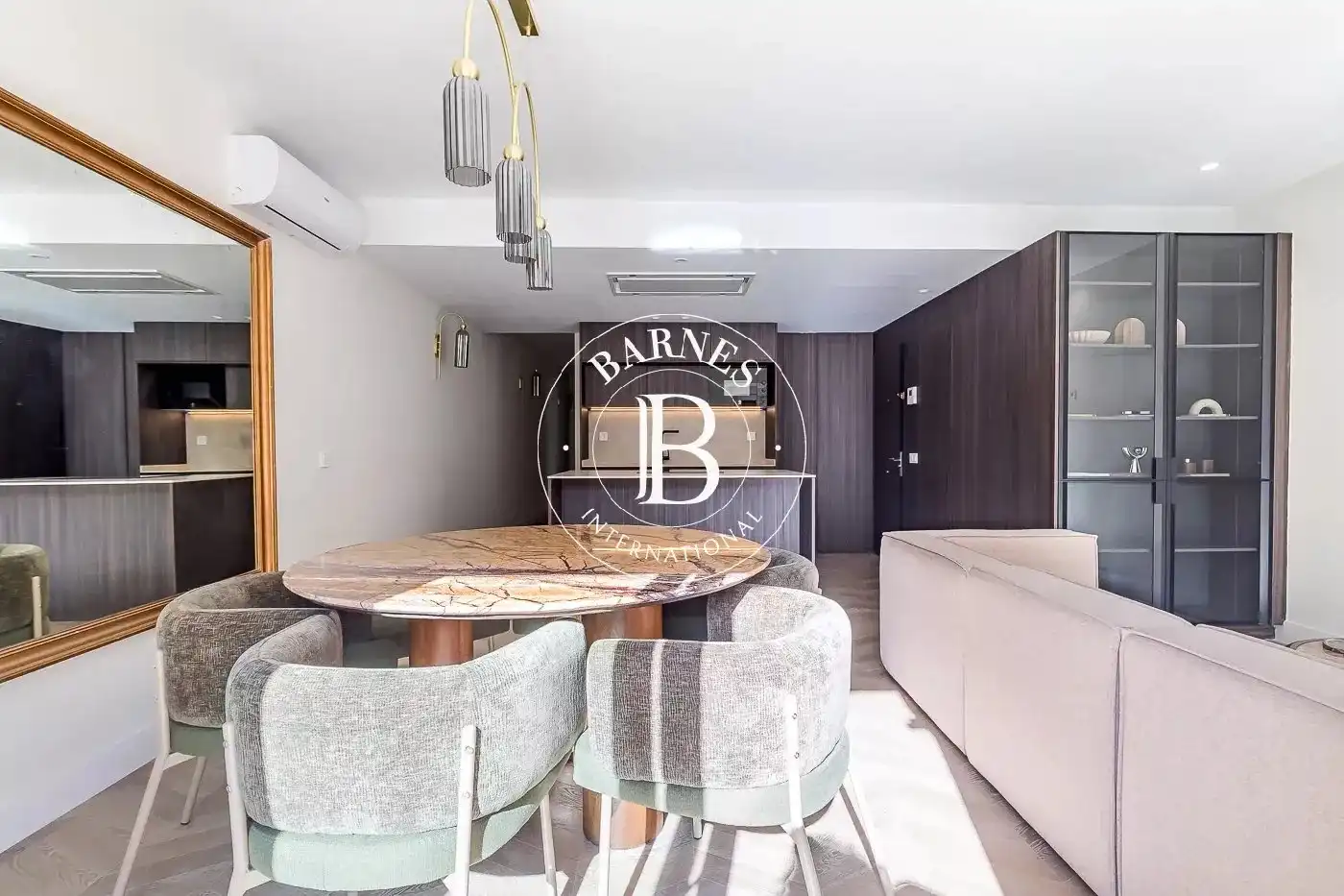 Flat for sale in Madrid  with Air Conditioner, Heating and Furnished