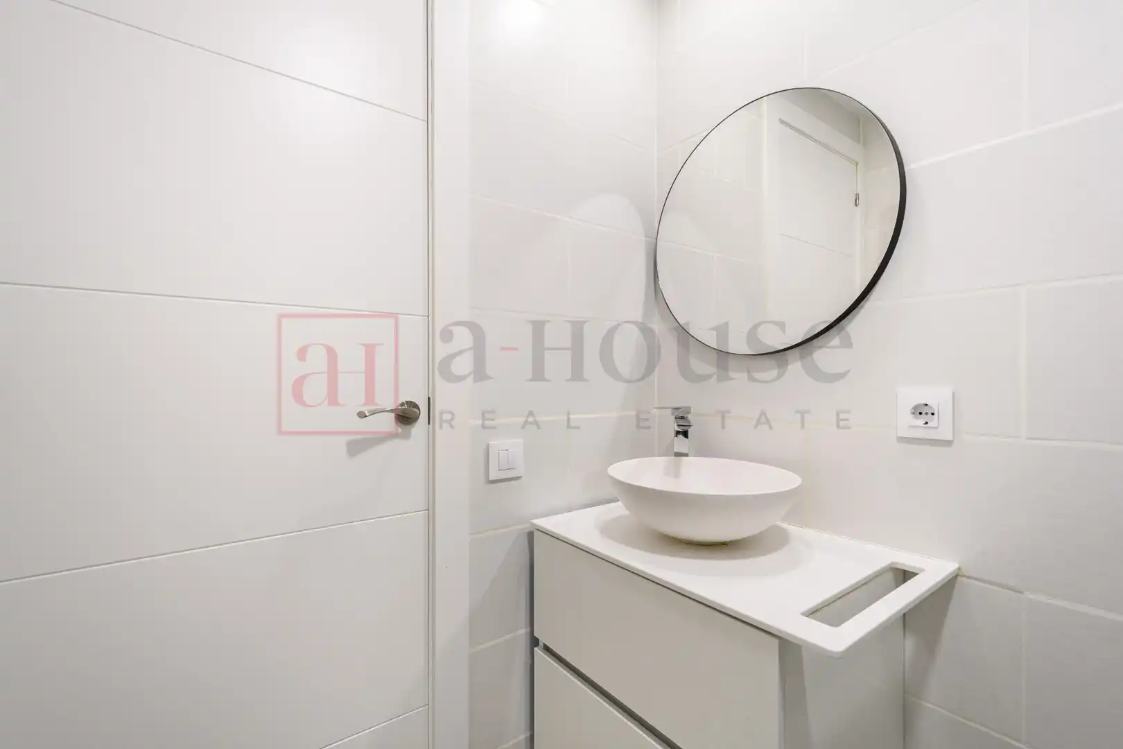Bathroom of Flat for sale in Barcelona  with Air Conditioner, Heating and Private garden