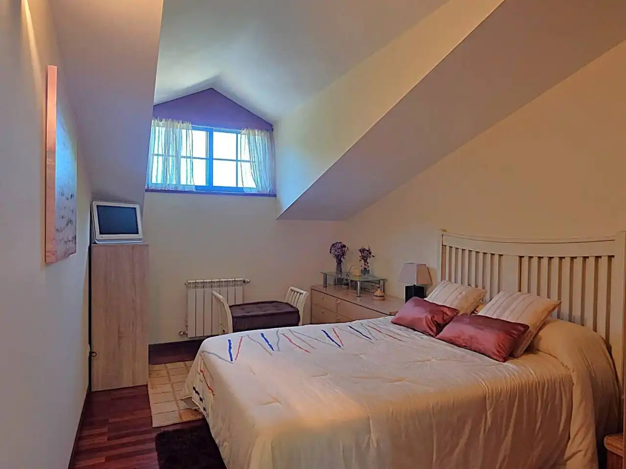 Schlafzimmer von Einfamilien-Reihenhaus zum Verkauf in Sada (A Coruña) mit Klimaanlage, Heizung und Privatgarten