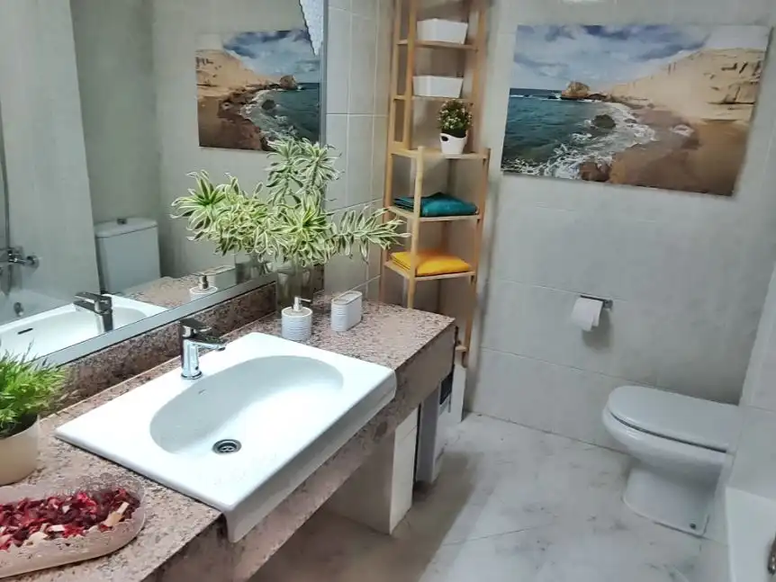 Badezimmer von Wohnungen zur Miete in Zona Botánico