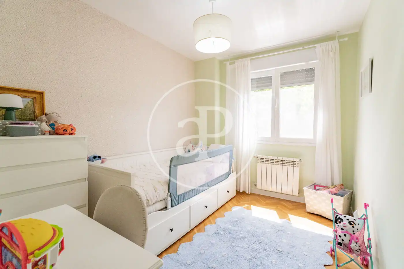 Schlafzimmer von Wohnung zum Verkauf in Pozuelo de Alarcón mit Klimaanlage, Heizung und Privatgarten