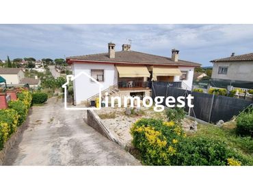 House with garden for sale in Calle ENRIC GRANADOS
