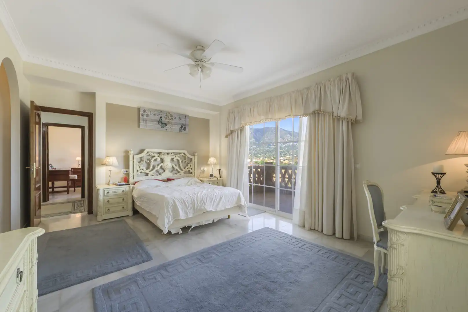 Dormitori de Casa o xalet en venda en Mijas amb Aire condicionat, Terrassa i Piscina