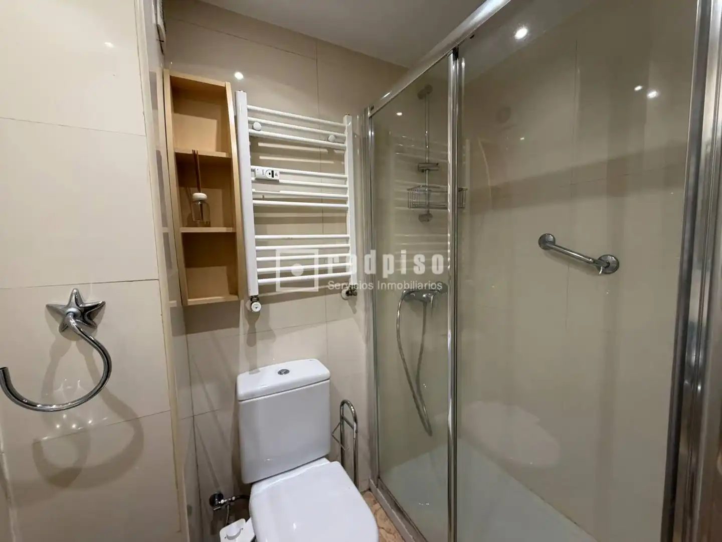 Bathroom of Flat for rent in Madrid  with Air Conditioner, Parquet flooring and Terrace