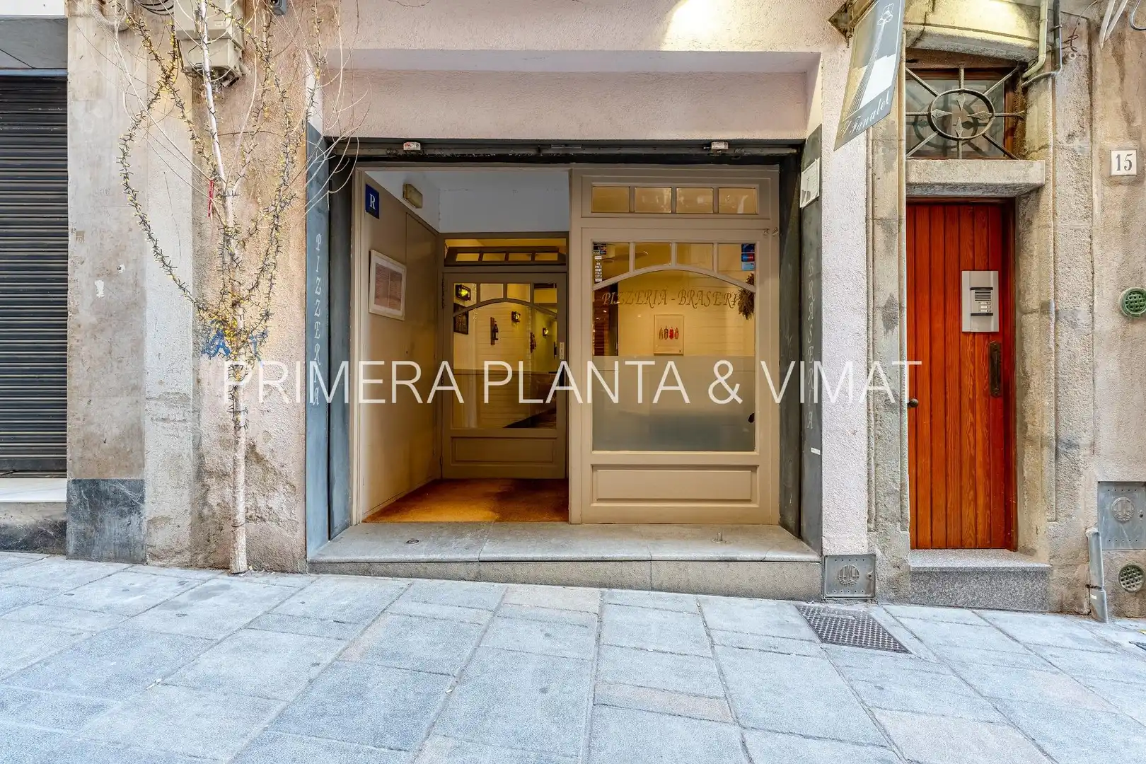 Business premises to rent in Centre