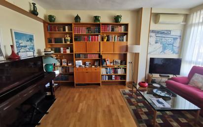 Living room of Flat for sale in L'Hospitalet de Llobregat  with Air Conditioner and Balcony