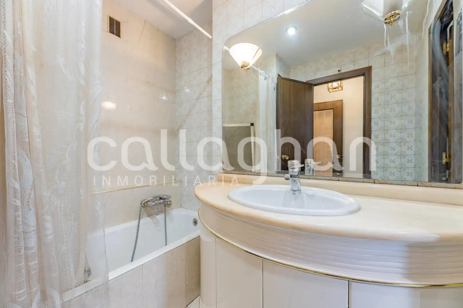 Bathroom of Flat for sale in Valencia