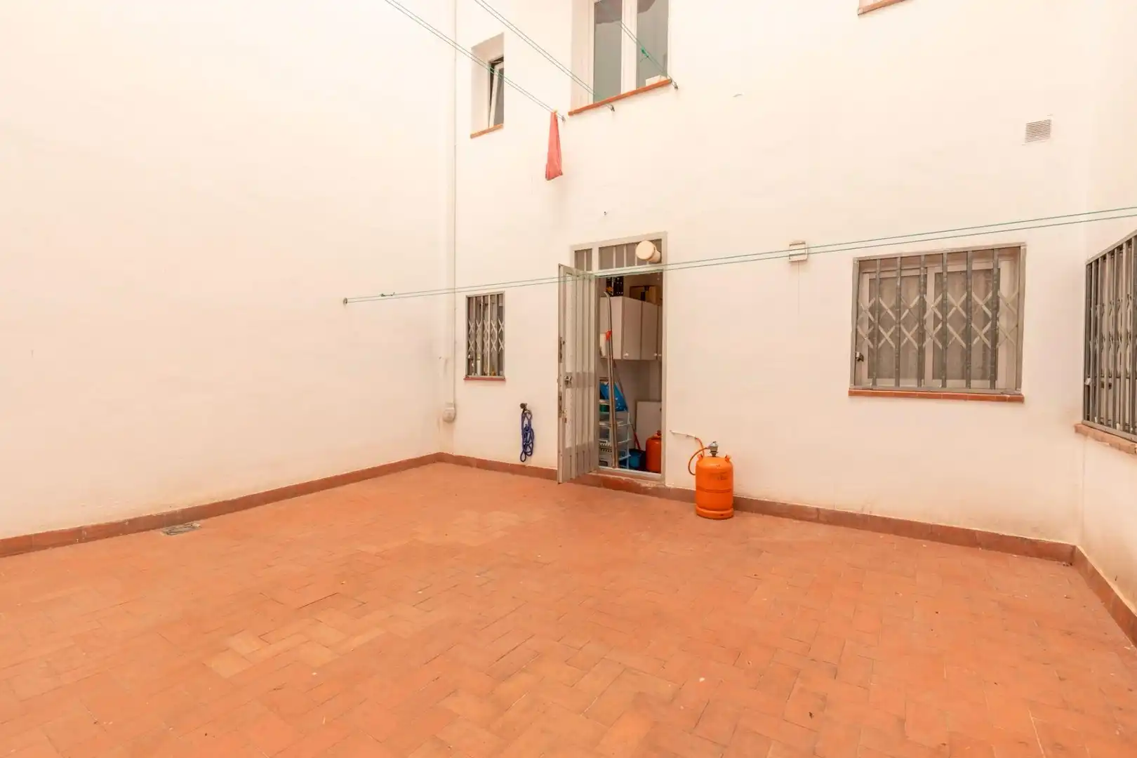 Flat for sale in Granada  with Air Conditioner, Heating and TV