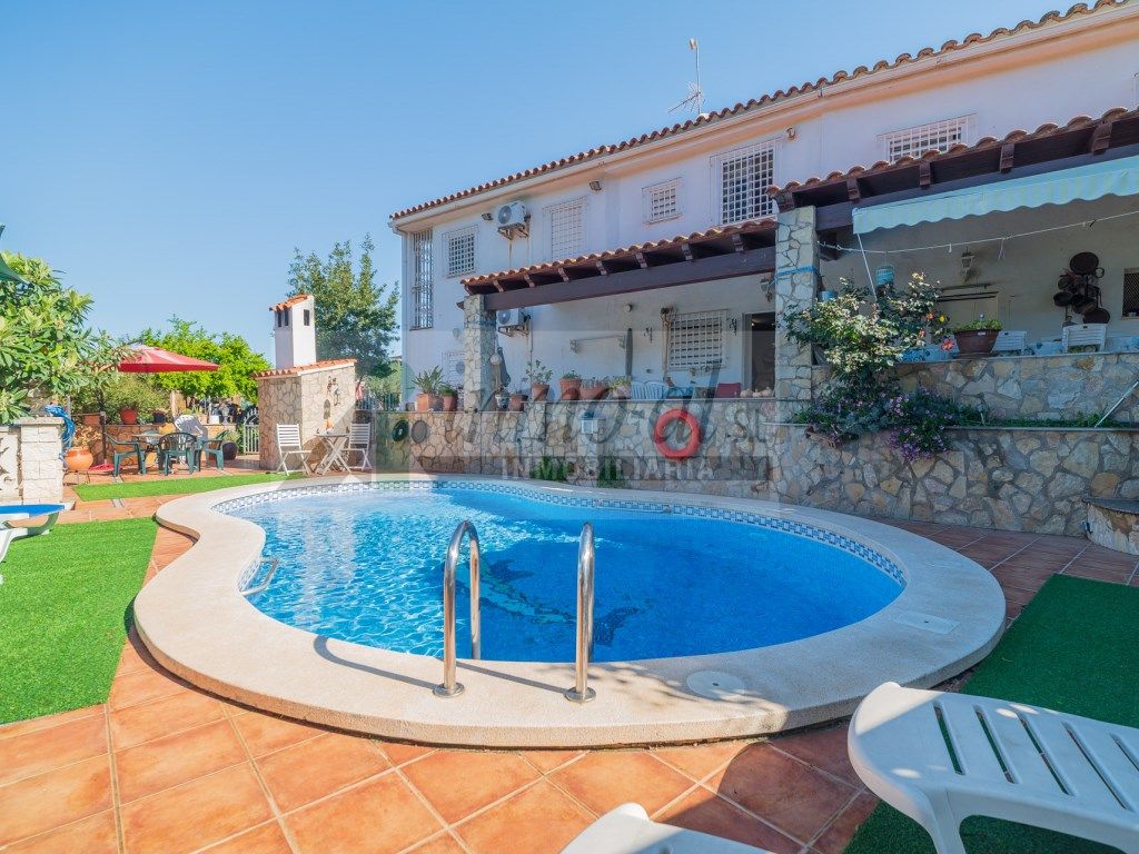 Schwimmbecken von Haus oder Chalet zum verkauf in Onda mit Klimaanlage, Terrasse und Schwimmbad
