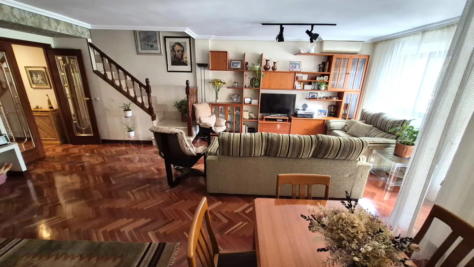 Sala d'estar de Casa o xalet en venda en Alcalá de Henares amb Aire condicionat, Calefacció i Parquet