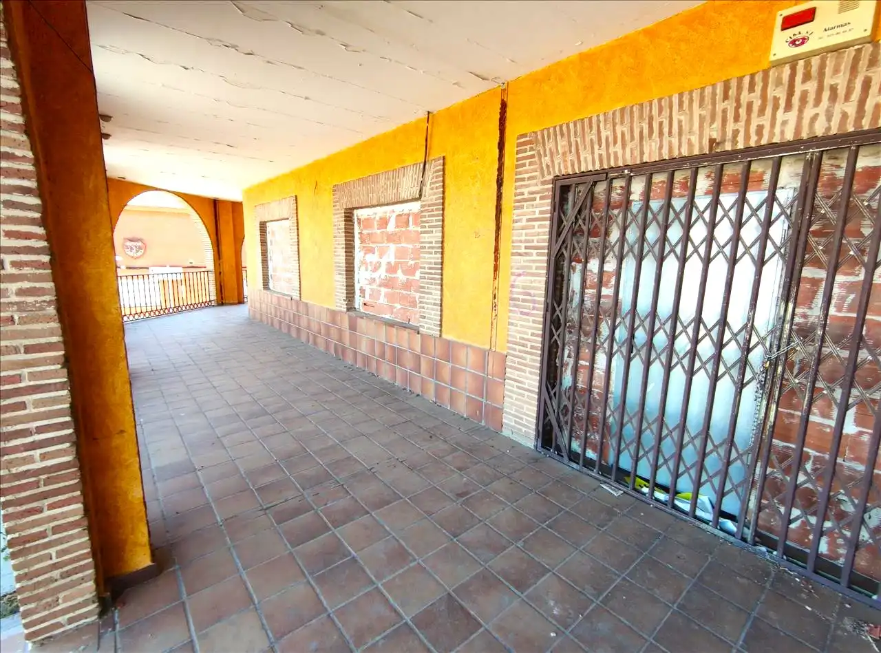 Local en venda a REAL C/V CALLE SAN VICENTE, Pulgar