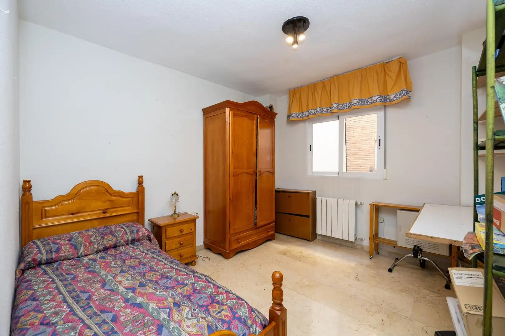 Bedroom of Flat for sale in Granada  with Air Conditioner, Heating and Terrace