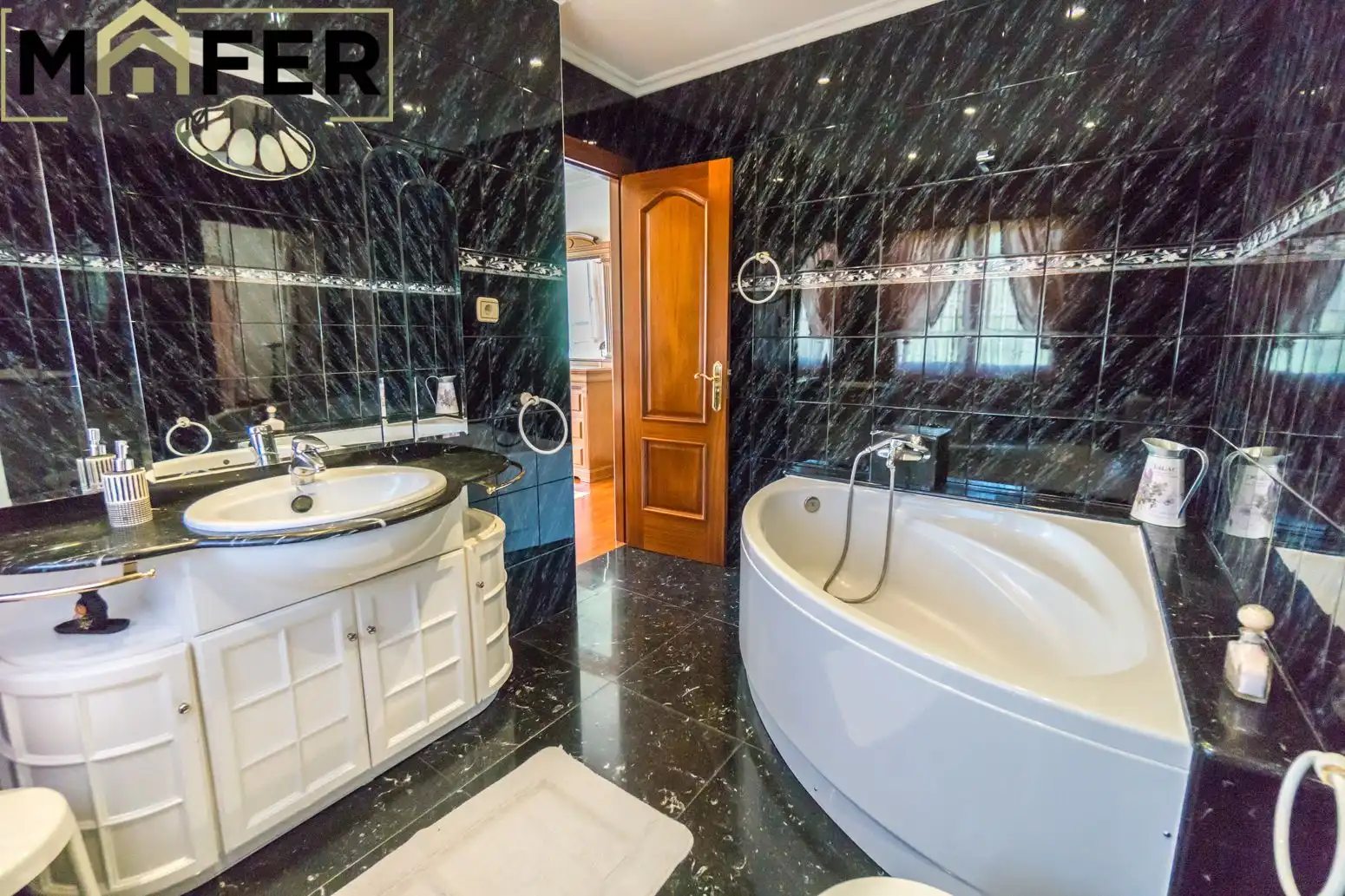 Badezimmer von Haus oder Chalet zum Verkauf in Ampuero mit Heizung, Privatgarten und Parkett