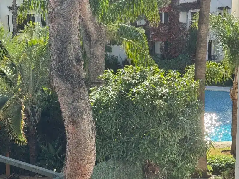 Jardí de Pis en venda en Marbella amb Piscina i Balcó