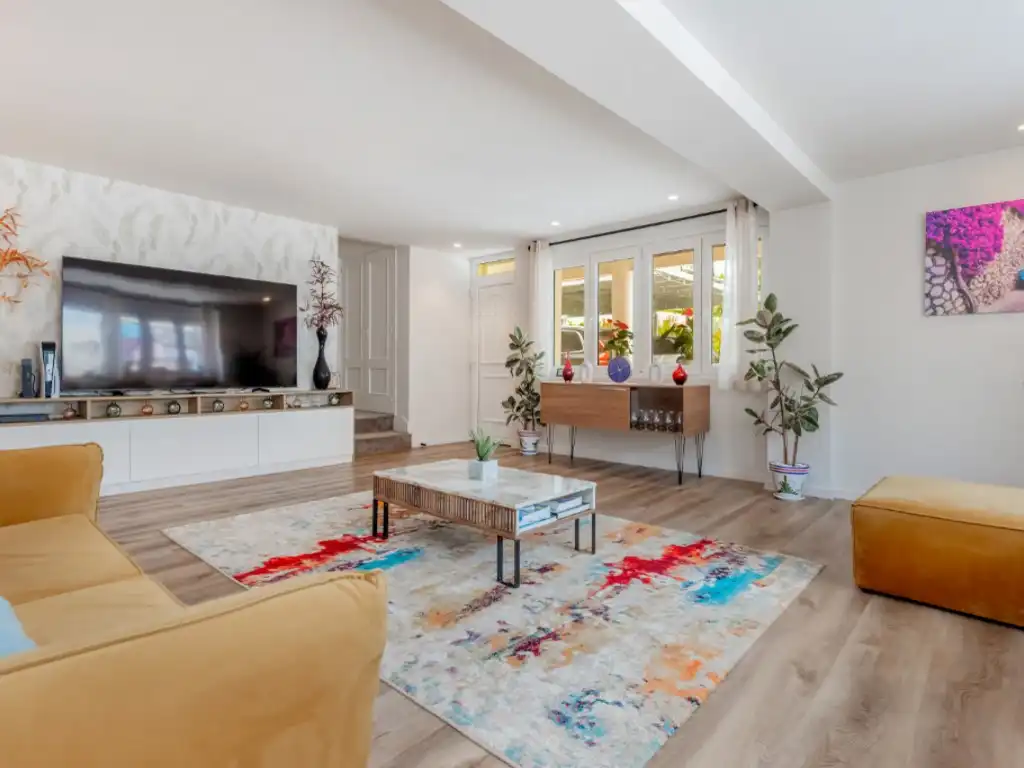 Sala d'estar de Casa o xalet en venda en El Campello amb Aire condicionat, Jardí privat i Terrassa
